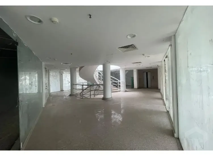 For sale building-administrative/commercial licens