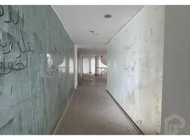 For sale building-administrative/commercial licens