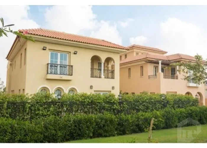 تاون هاوس للبيع في هايد بارك