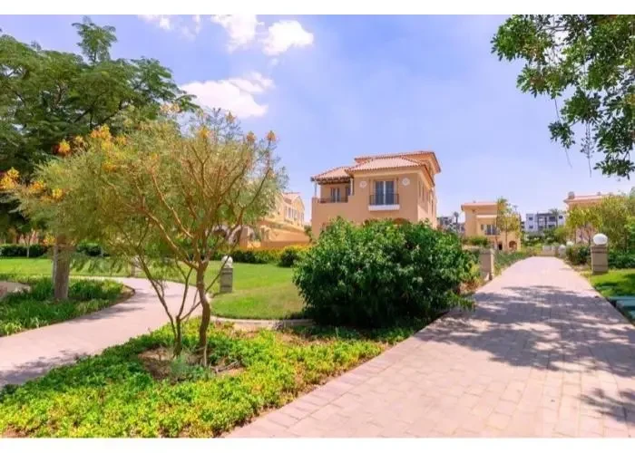 تاون هاوس للبيع في هايد بارك متشطب بالكامل