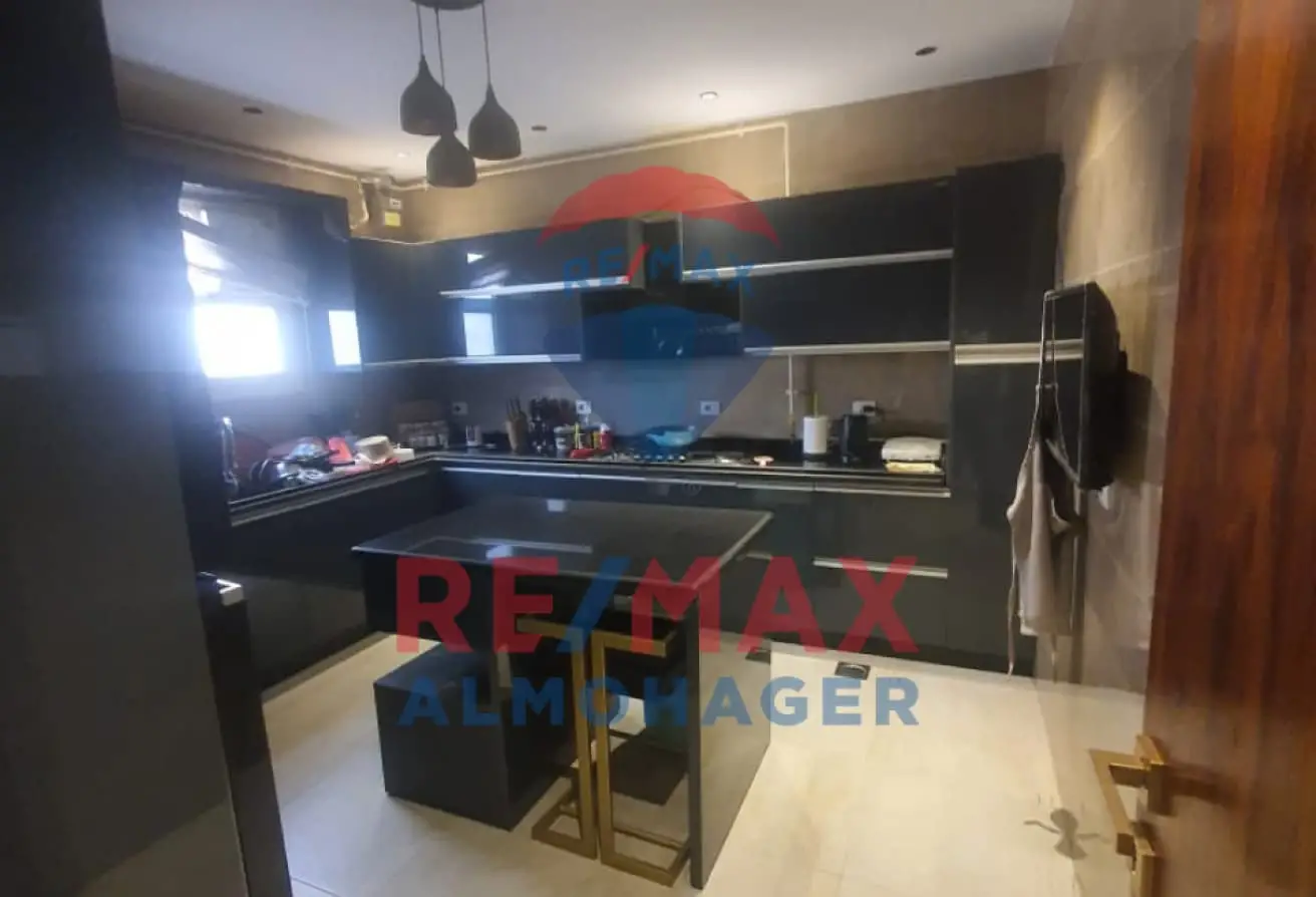 For Sale | Luxury Duplex in 8th District – Sheikh Zayed – Private Entrance
