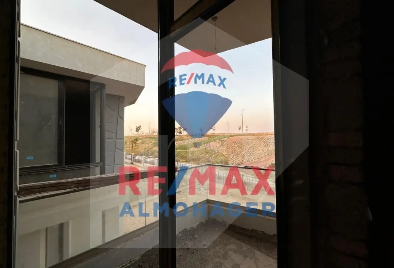 استثمر في فيلا جديدة بادية – موقع متميز من بالم هيلز