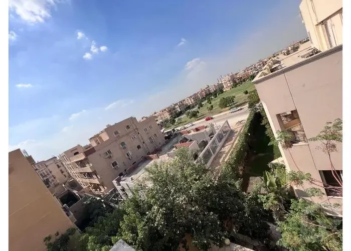 للبيع فيلا منفصلة متشطبة 10 غرف علي ال90 الشمالي