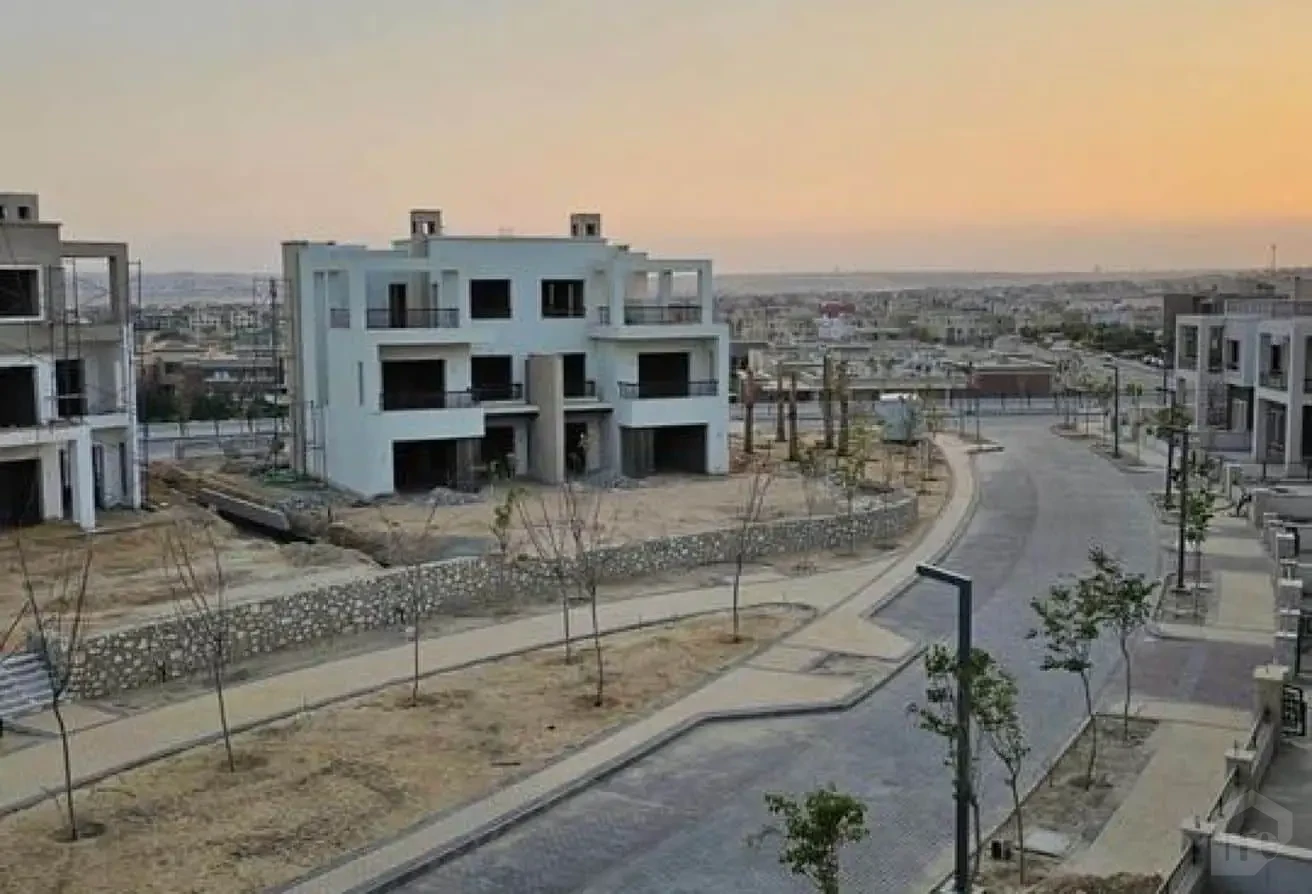 دوبلكس للبيع في كينجسرانج بإطلالة مباشرة على الجولف والأهرامات