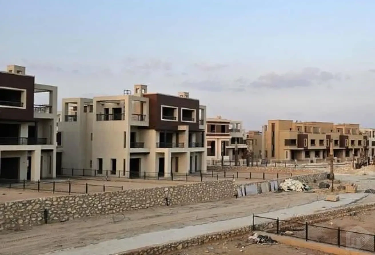 دوبلكس مميز للبيع في كينجسرانج بإطلالة لا تُضاهى على الأهرامات