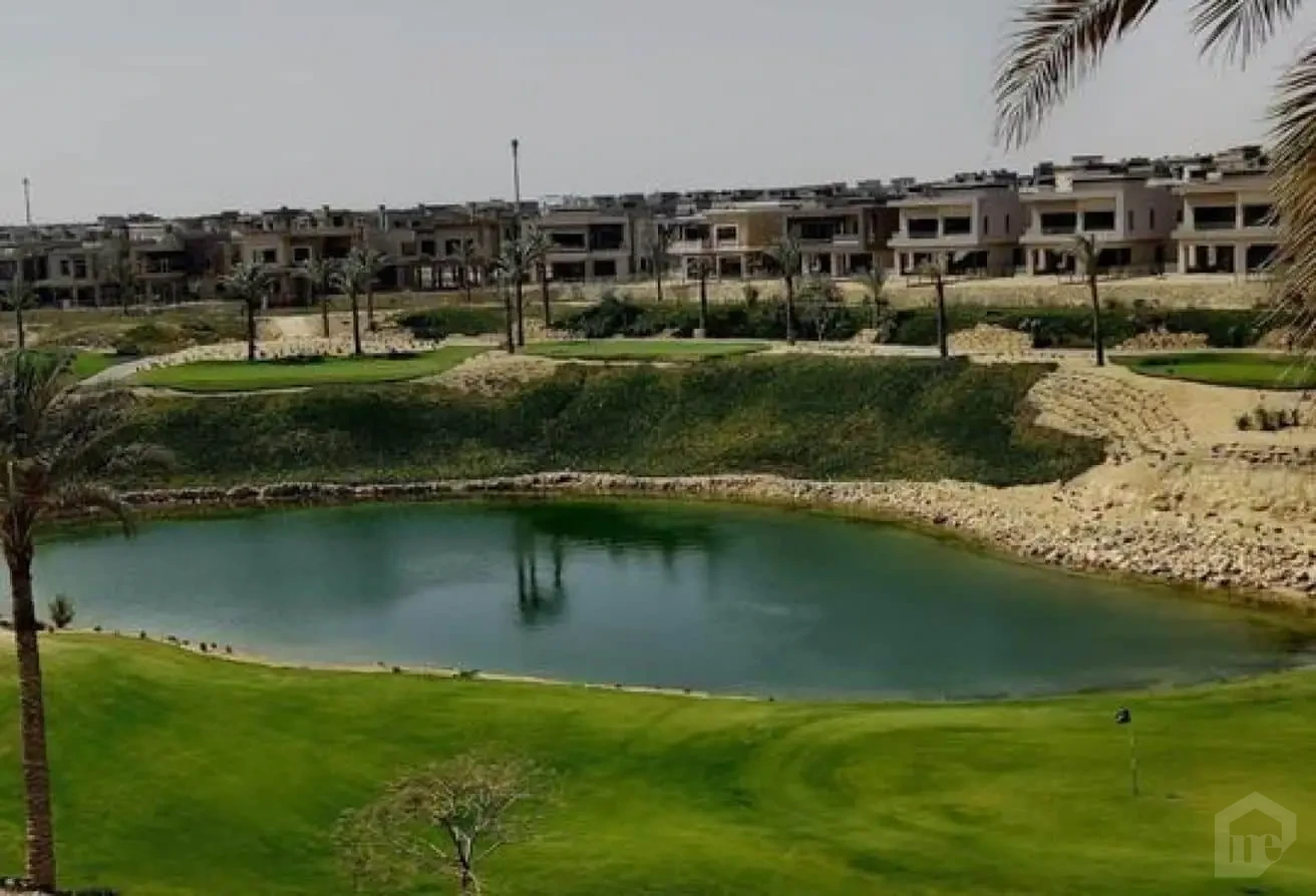 دوبلكس راقٍ للبيع – كينجسرانج بإطلالة ساحرة على الجولف والأهرامات