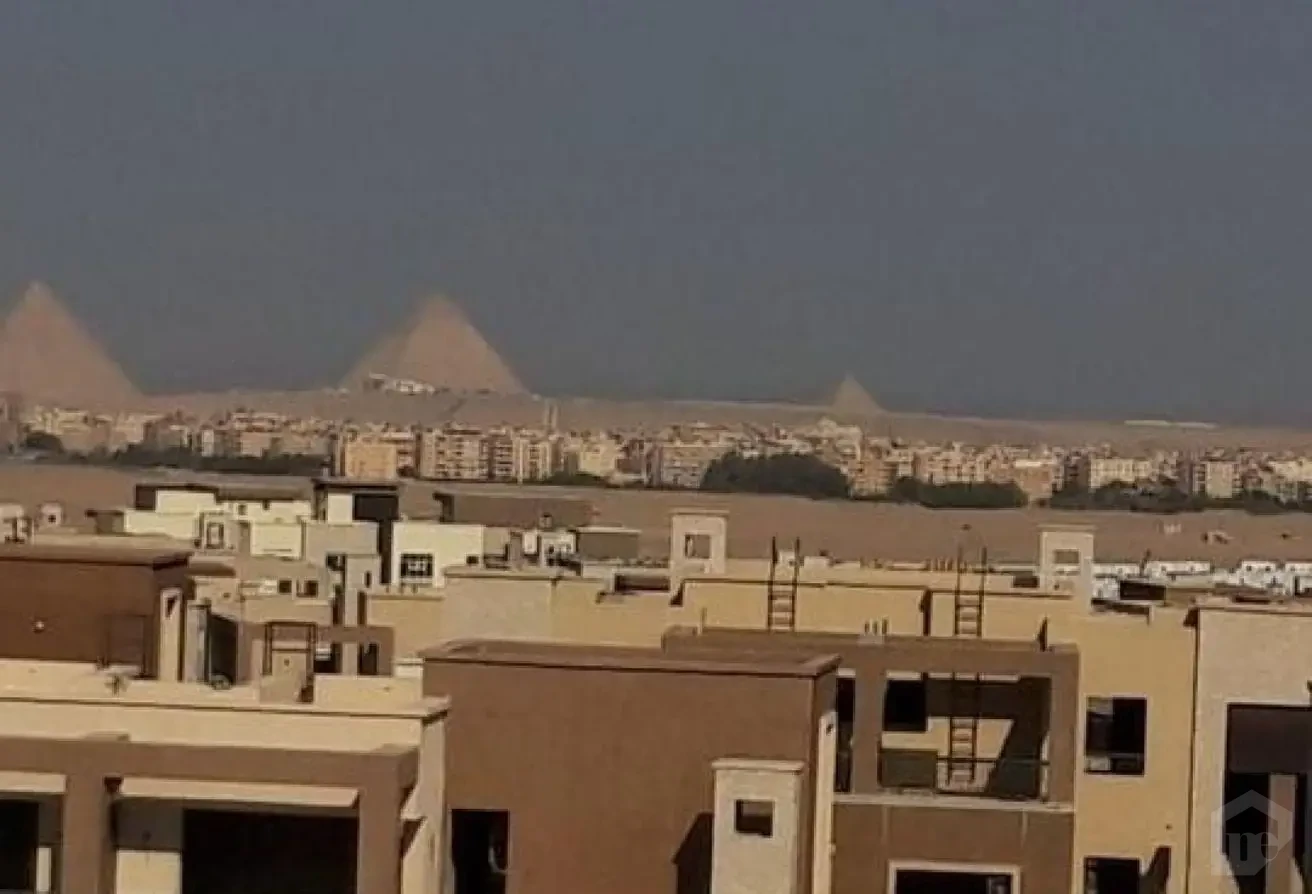 عيش الفخامة في كينجسرانج – دوبلكس بفيو مفتوح على الجولف والأهرامات