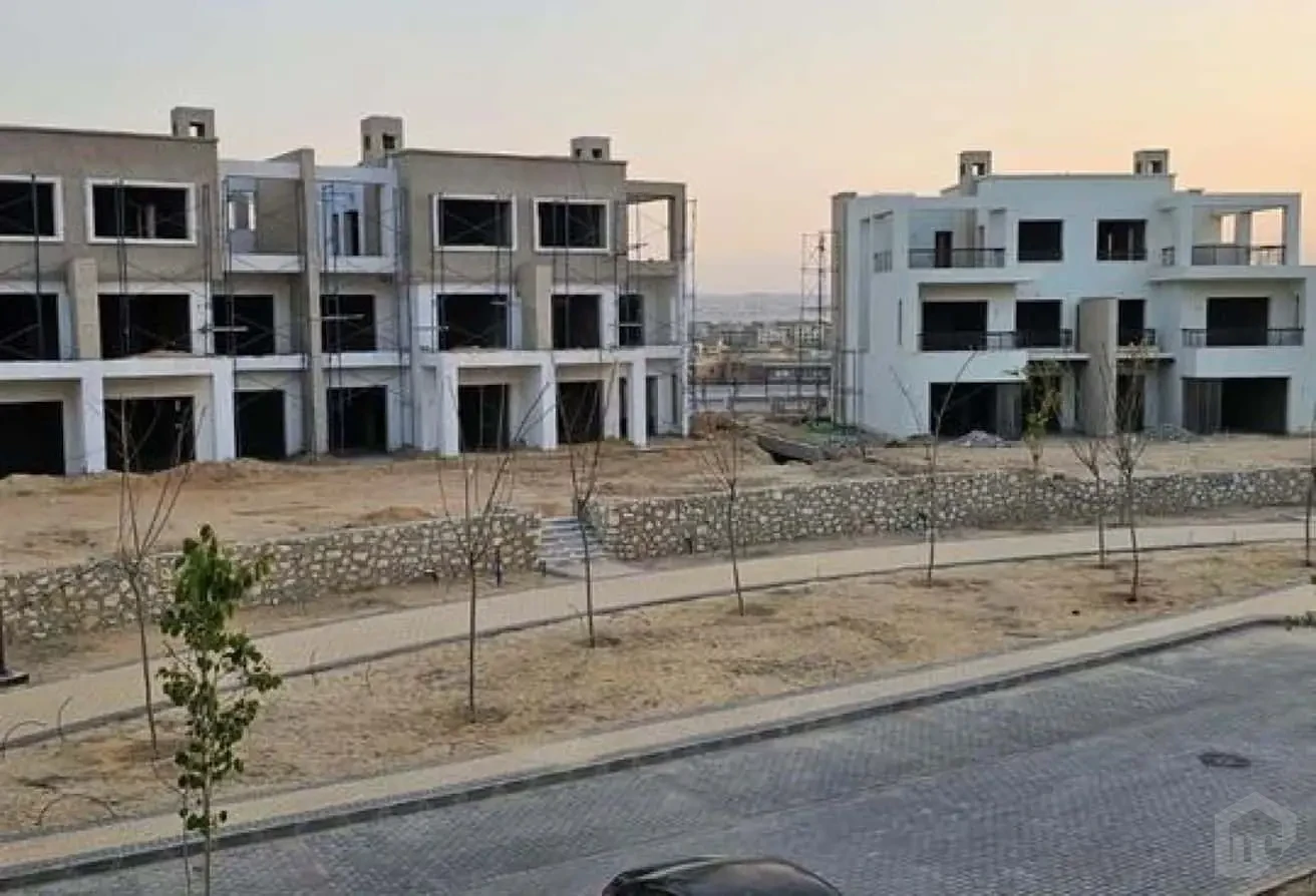 دوبلكس للبيع في كينجسرانج – موقع مميز وإطلالة تاريخية على الأهرامات