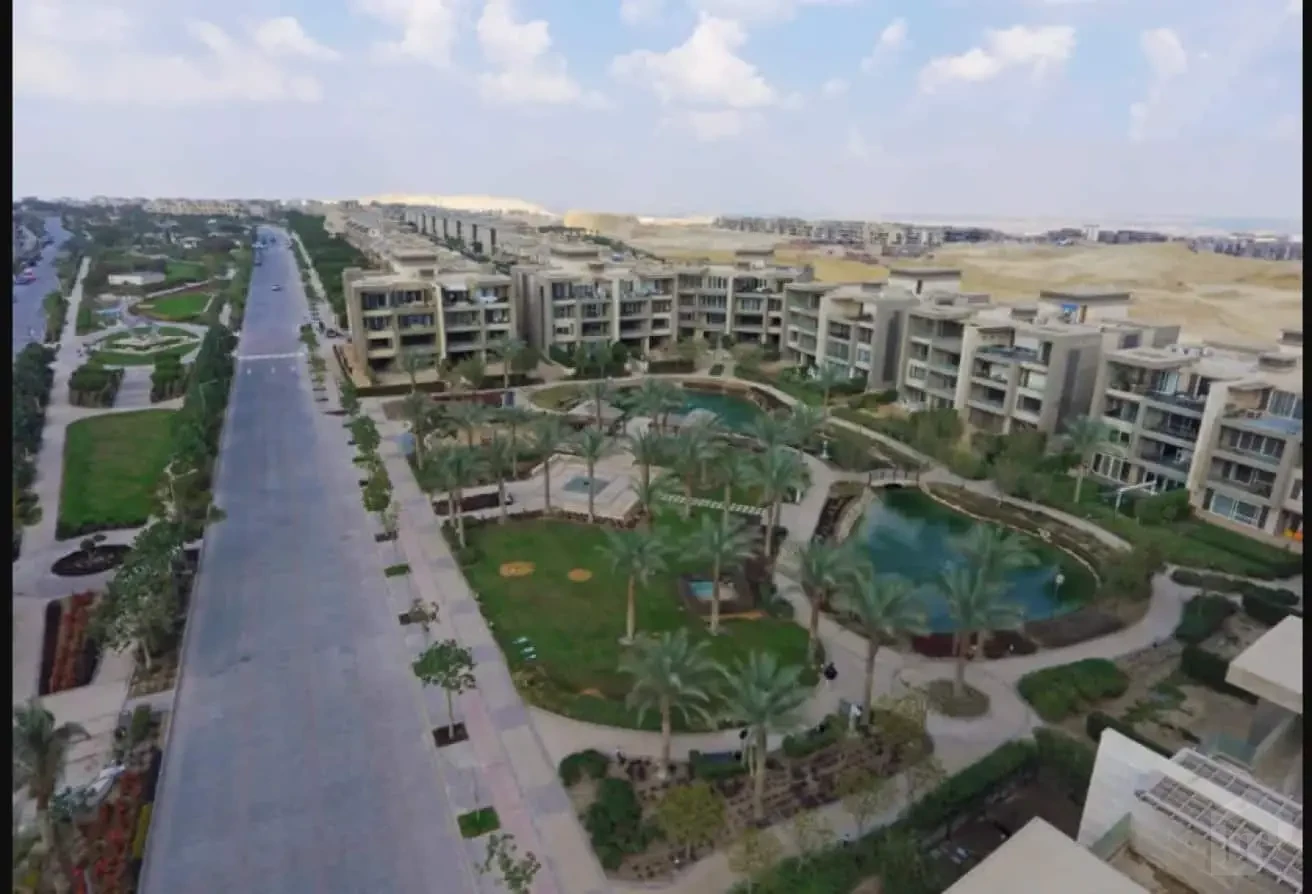 فيلا راقية للبيع بتصميم عصري وإطلالات مميزة
