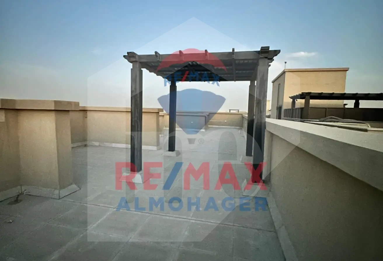 بنتهاوس مميز للبيع - أمبرفيل نيو جيزة بمطبخ مجهز وموقف سيارة