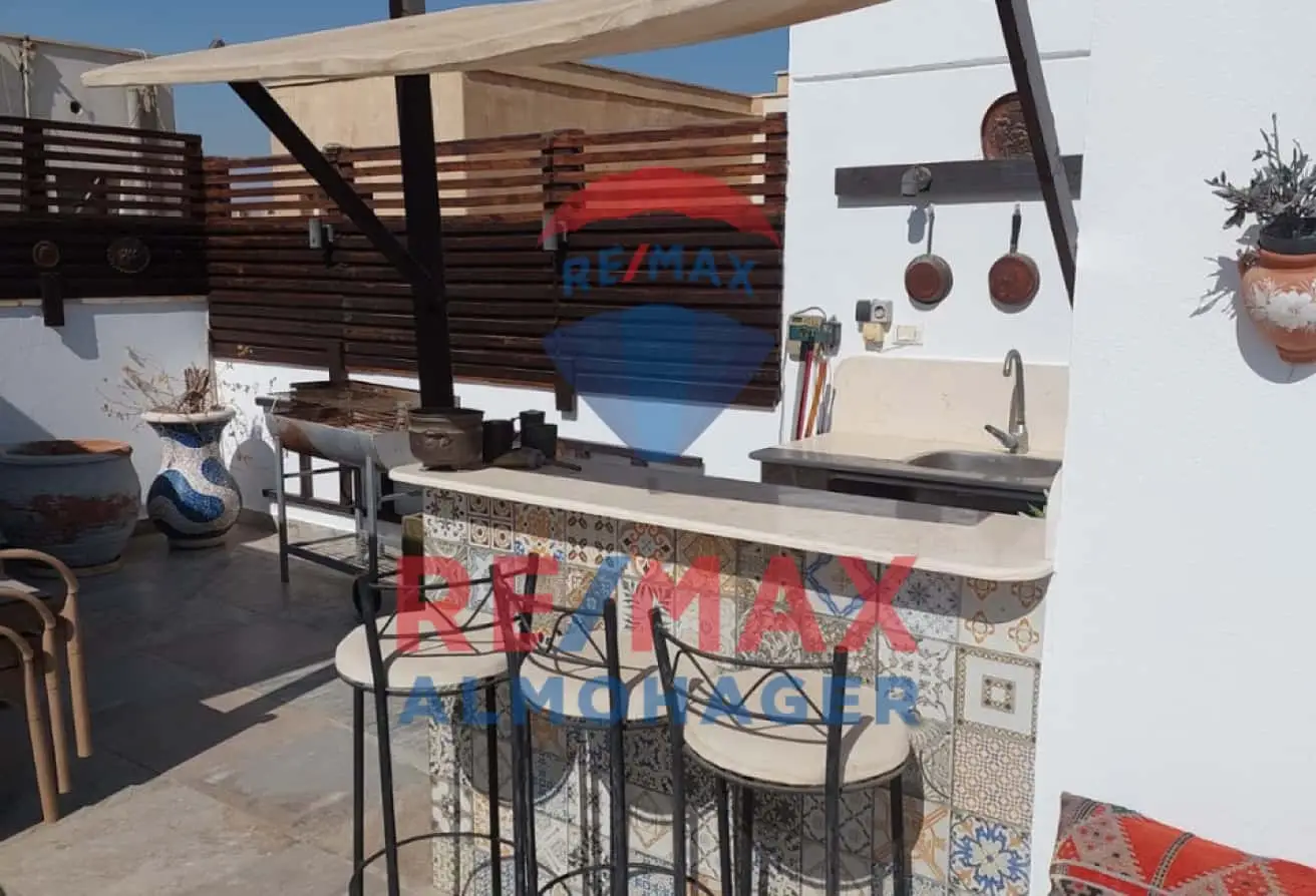 Move-In Ready Penthouse in Courtyard – Super Lux Finishing