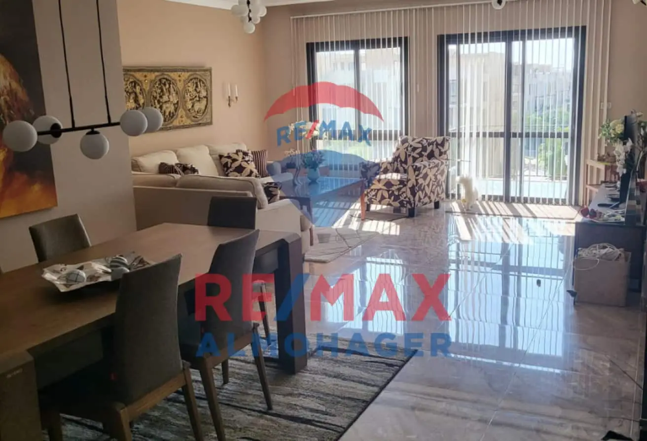 Penthouse for Sale in Courtyard – Open View & Prime Location