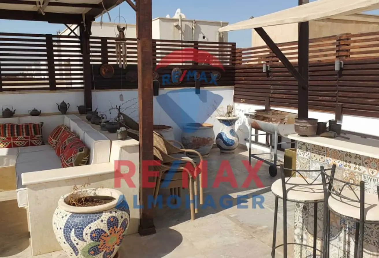 Upscale Living in Courtyard – Move-In Ready Penthouse for Sale