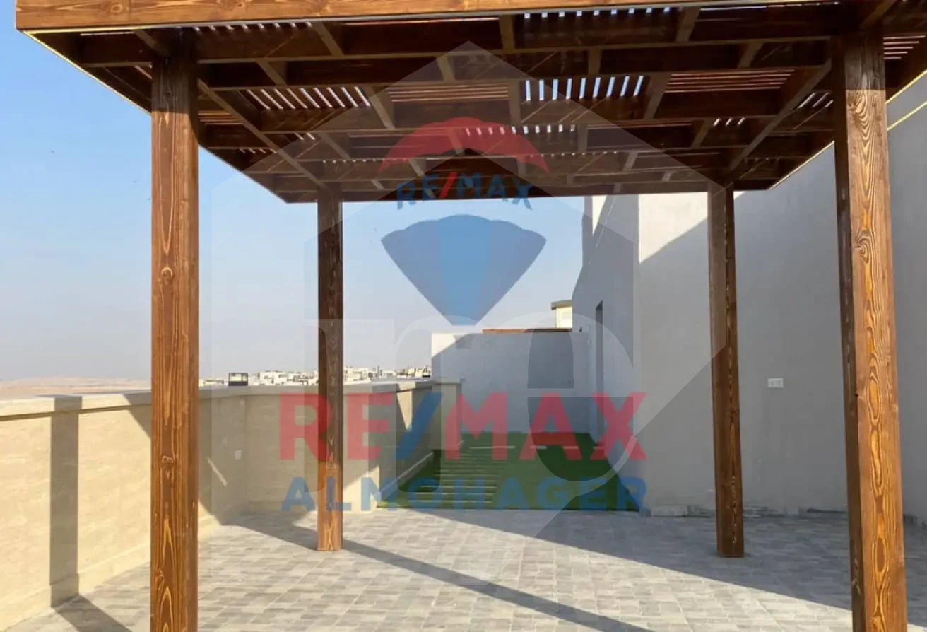 وحدة روف رائعة للبيع في زايد ريجنسي - تشطيب ألترا سوبر لوكس