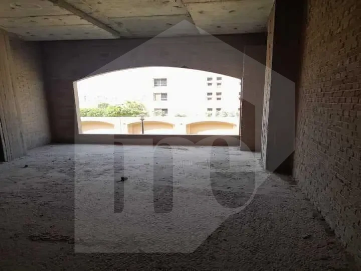 محل للبيع في مول أفينيو – موقع متميز، نصف تشطيب