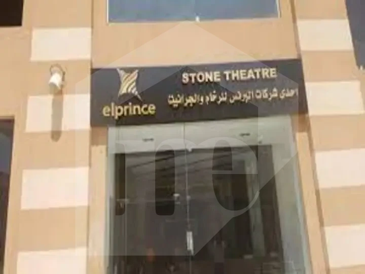 محل تجاري نصف تشطيب في مول أفينيو – واجهة مميزة