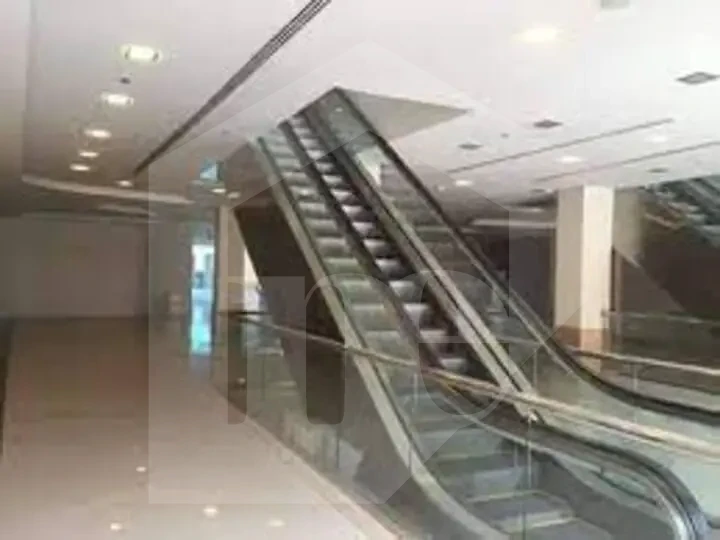 امتلك محلًا في مول أفينيو – موقع مركزي مميز