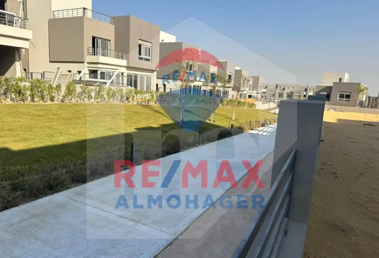 Own a Villa with Full Compound View – Premium Location in Etapa