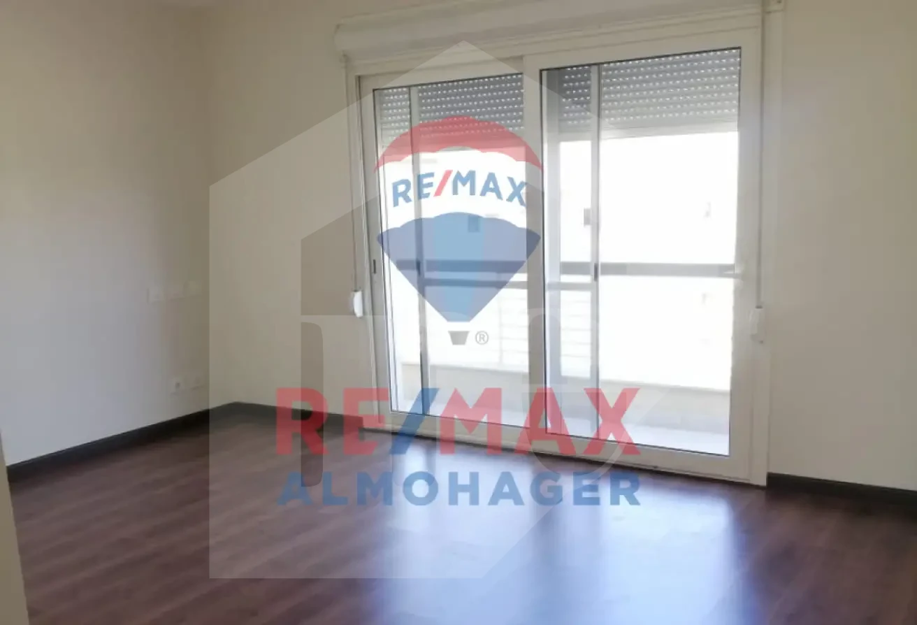 Own a Stylish Studio in Prime Jasper Lake Location!