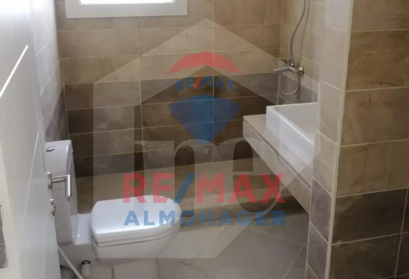 Fully Finished Studio with Kitchen Cabinets – Don’t Miss Out