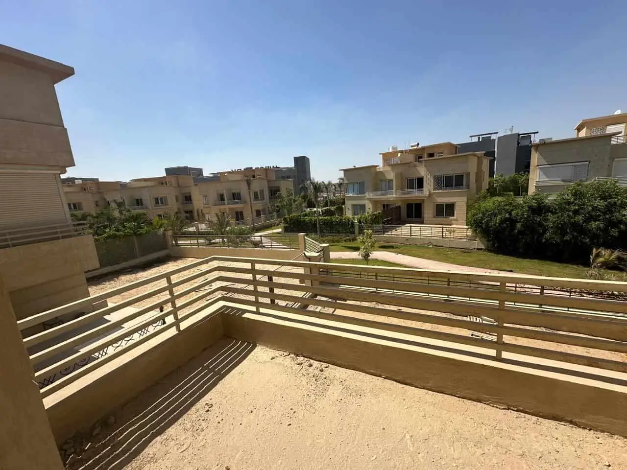 فيلا مميزة للبيع في كمبوند جدار – موقع استثنائي وإطلالة خلابة