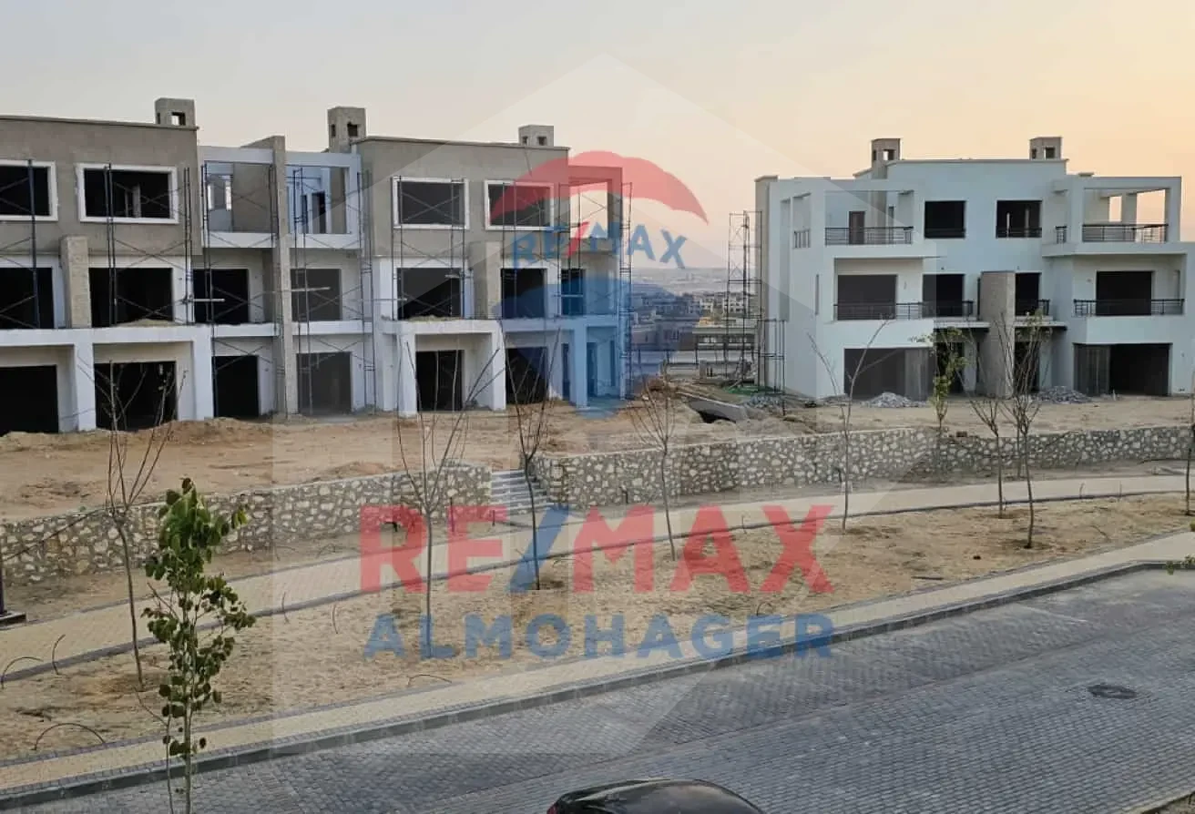 للبيع: تاون هاوس كورنر مسلم في كينجز رينج - الجيزة الجديدة