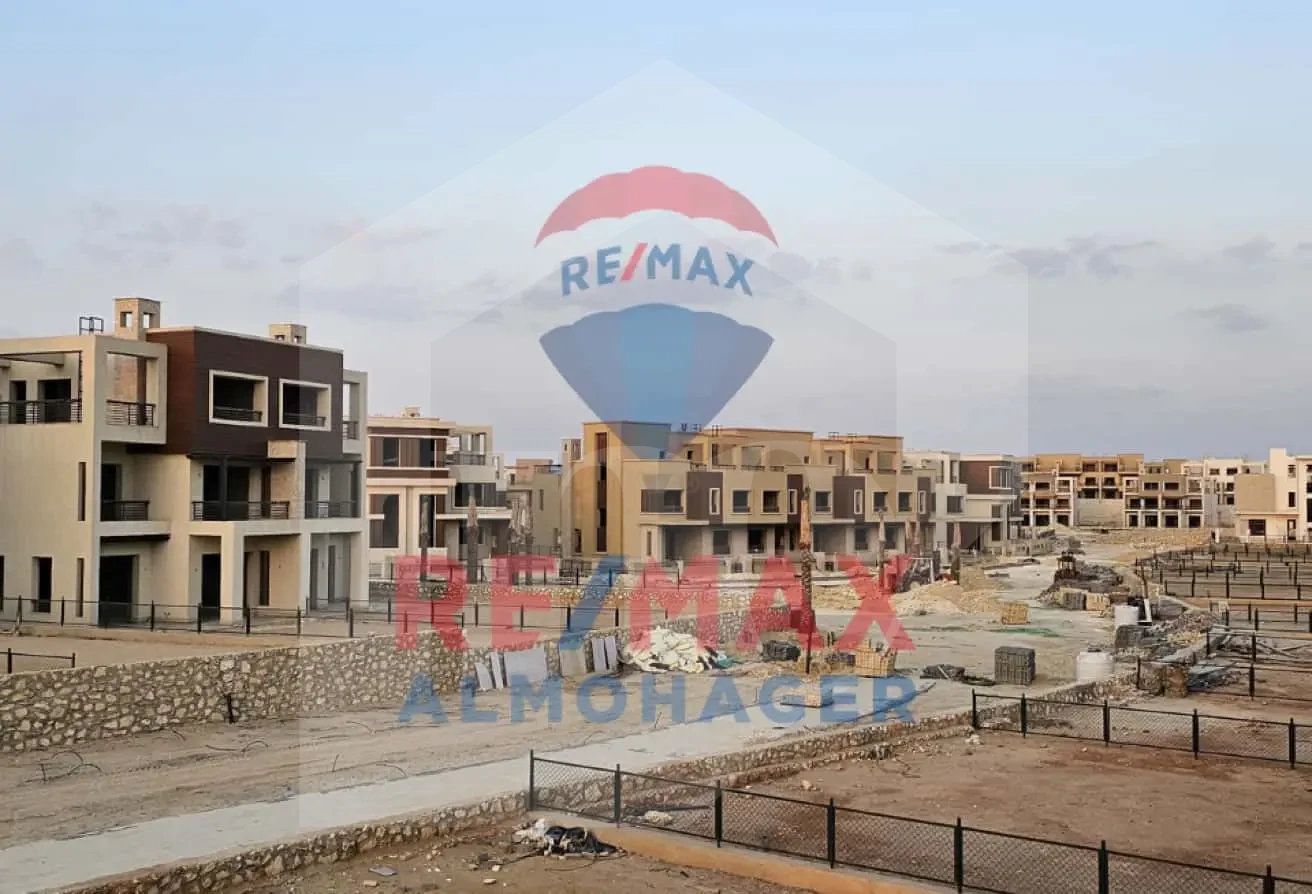 للبيع: تاون هاوس كورنر جاهز - كينجز رينج الجيزة الجديدة منطقة مميزة