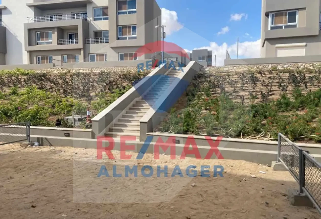 Prime Location Townhouse in Zayed’s Golden Square – Etapa Compound