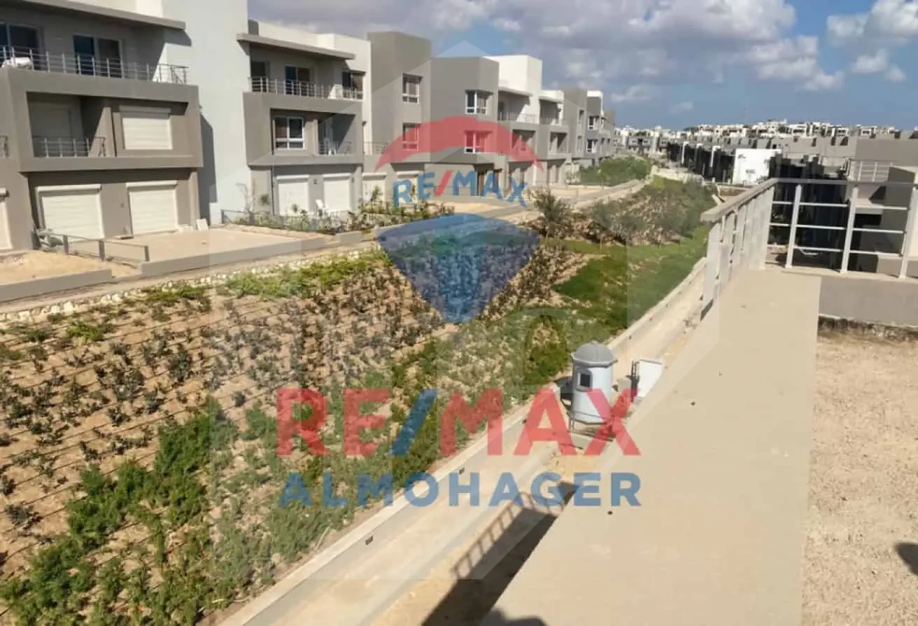 Zayed Golden Square Living – Townhouse in Etapa Compound