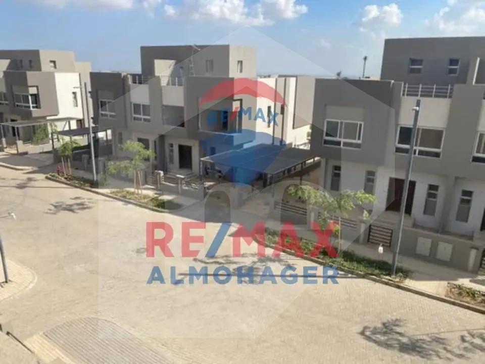 Elevated Townhouse with Open Panorama – Etapa, Ready to Move