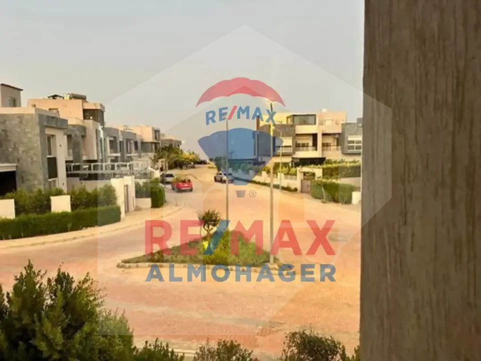 Move-In Ready Townhouse – Etapa’s Top View Location