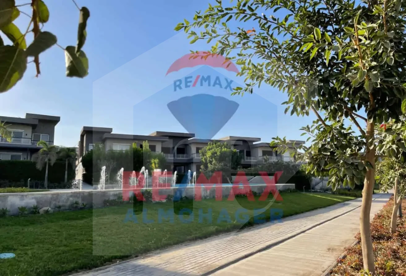 تاون هاوس للبيع بإطلالة حديقة ومياه - موقع مميز في الجيزة الجديدة