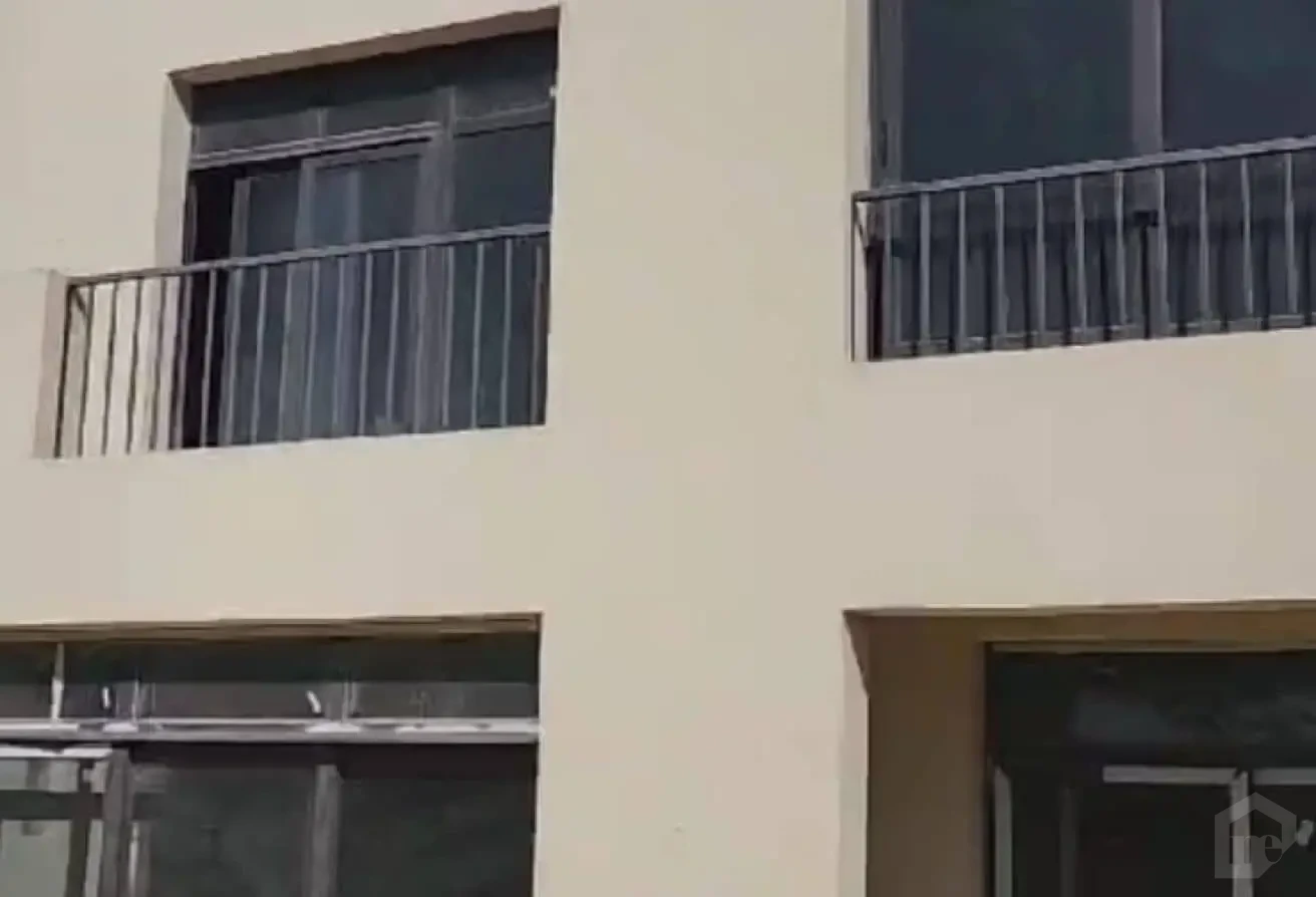 توين هاوس مميز للبيع في أو ويست المرحلة وايت