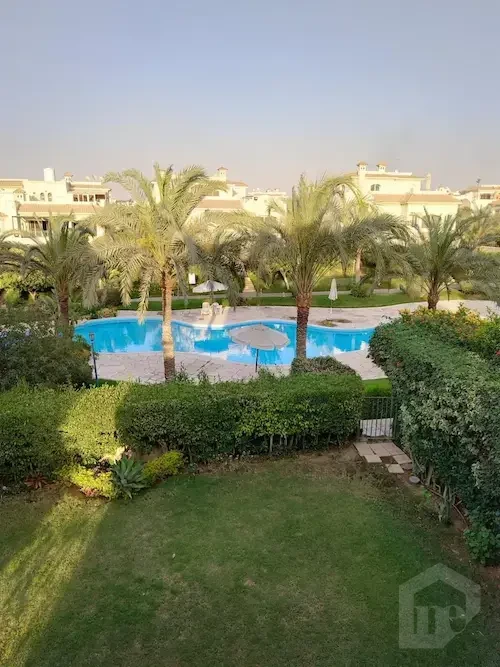 للبيع توين هاوس فاخر بكمبوند باتيو 1 – موقع مميز