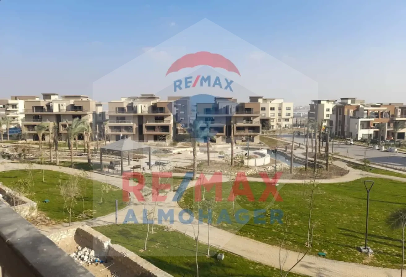 توين هاوس مميز متاح في مجمع ويست ريدج نيو جيزة السكني