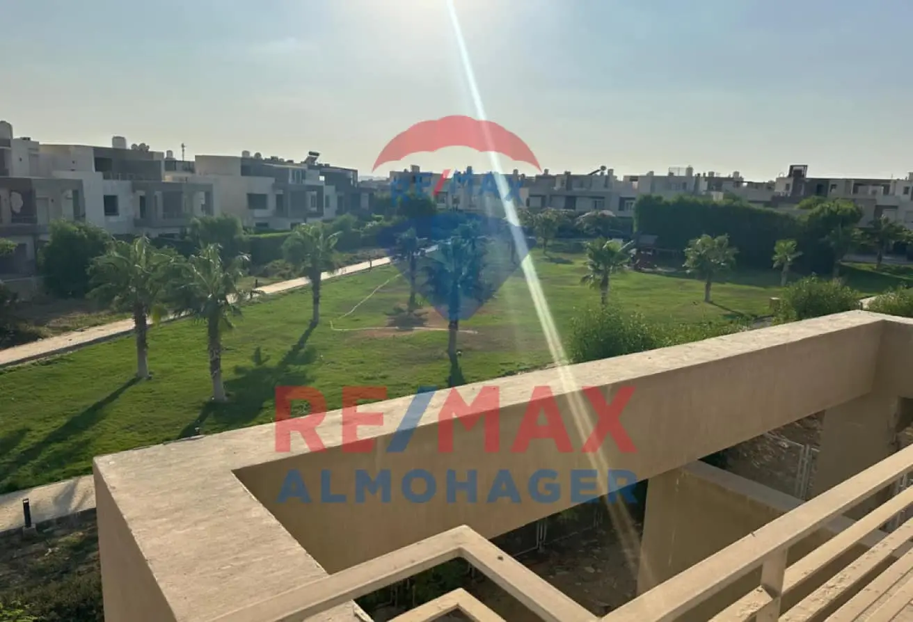 للبيع , تاون هاوس بإطلالة خلابة للبيع في وودفيلا بمرحلة جولف إكستنشن - بالم هيلز، 6 أكتوبر العقار على ناصية - موقع مميز خصوصية عالية