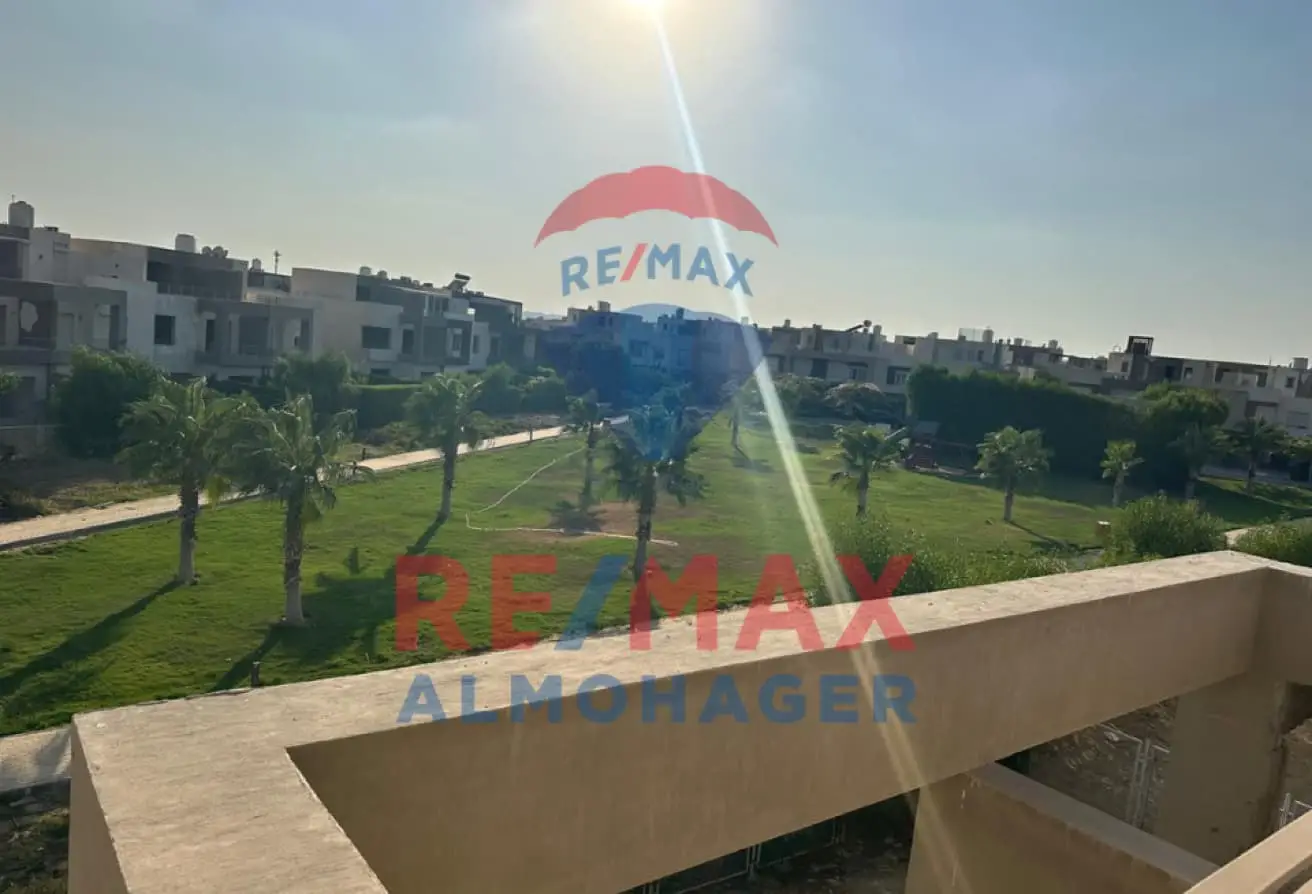للبيع , تاون هاوس بإطلالة خلابة للبيع في وودفيلا بمرحلة جولف إكستنشن - بالم هيلز، 6 أكتوبر العقار على ناصية - موقع مميز خصوصية عالية