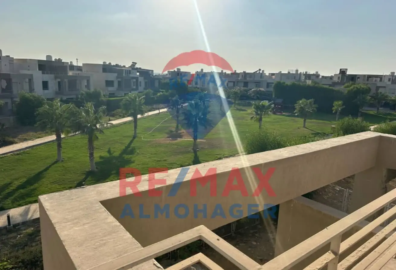 للبيع , تاون هاوس بإطلالة خلابة للبيع في وودفيلا بمرحلة جولف إكستنشن - بالم هيلز، 6 أكتوبر العقار على ناصية - موقع مميز خصوصية عالية