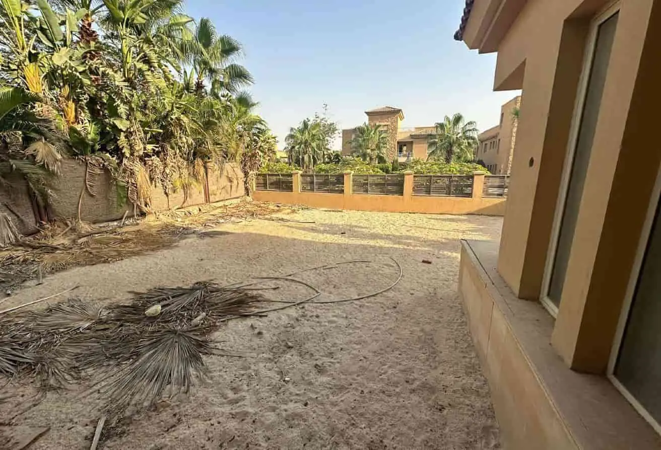 Jeera Villa for Sale – Overlooking Landscaped Area with Dual Exposure