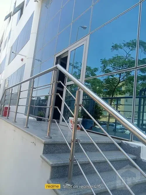 1050 دوركامل في مبني  إداري للايجار