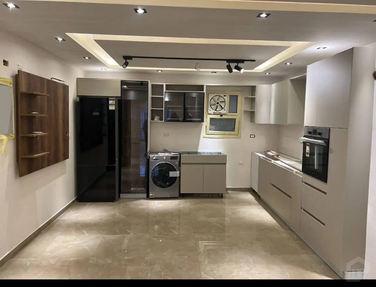 شقة للبيع بموقع مميز في الخمائل