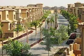 شقه بتشطيب كامل للبيع كمبوند فيليدج جيت، بالم هيلز