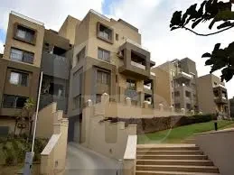 شقه بتشطيب كامل للبيع كمبوند فيليدج جيت، بالم هيلز