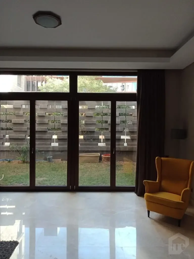 شقة أرضي فاخرة بحديقتين خاصتين | فورتي ويست، بيفرلي هيلز