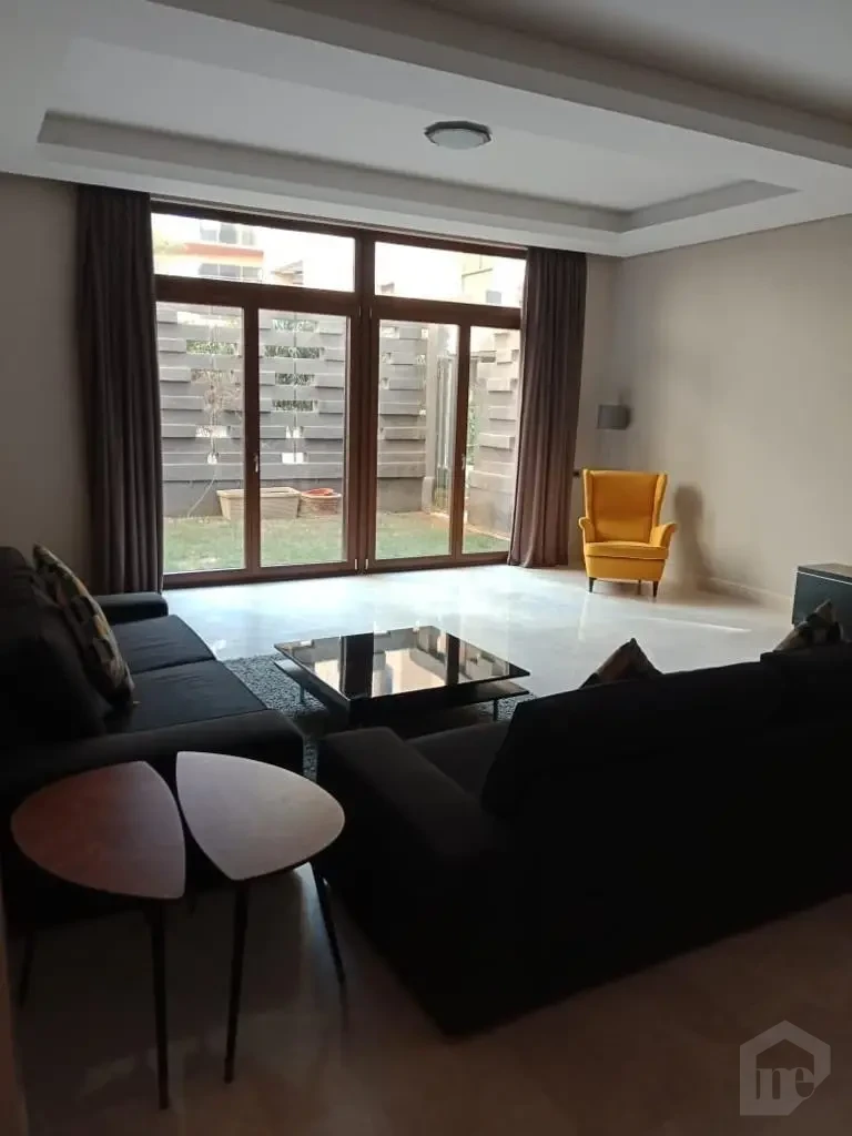 شقة أرضي حصرية بحدائق خاصة | بيفرلي هيلز، فورتي ويست