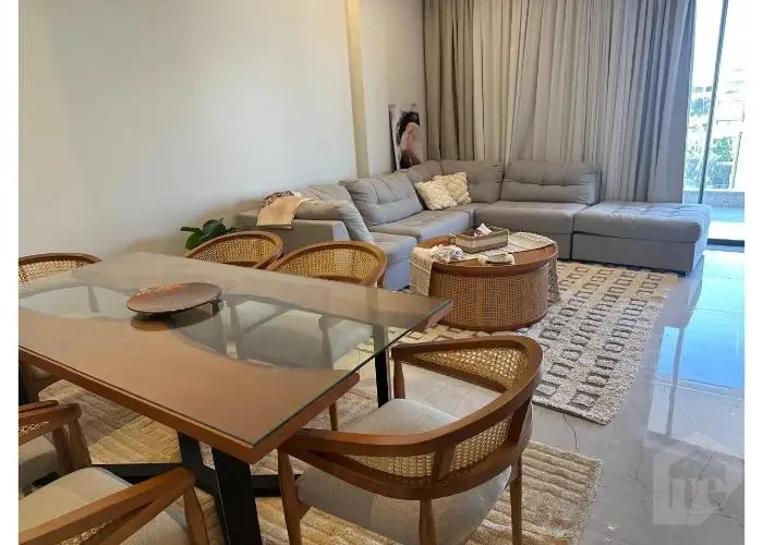 Apartment For Rent In Lake View