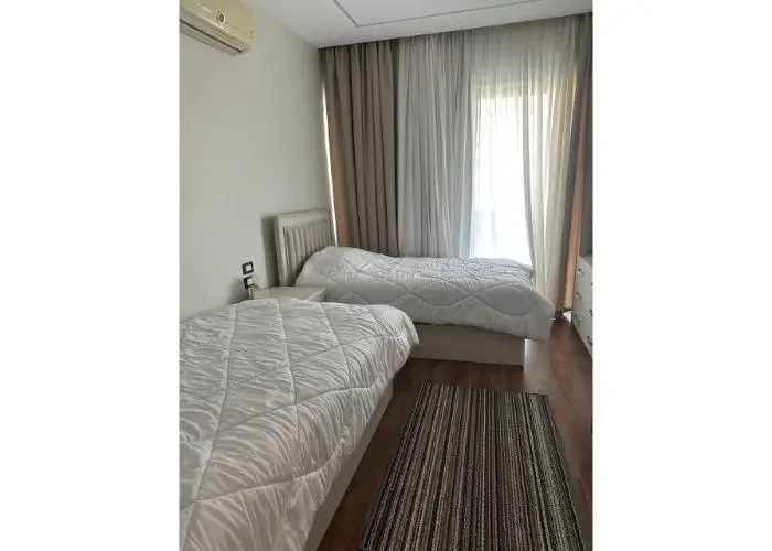 Apartment For Rent in Lake View