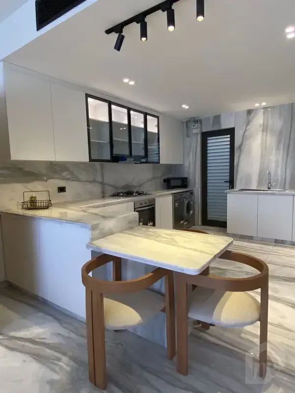 Luxury Apartment with Direct Lake View for Rent
