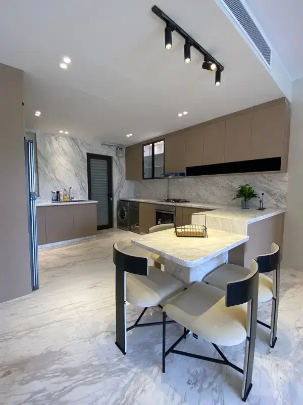 Luxury Apartment with Direct Lake View for Rent