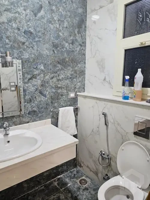 شقة إيجار مفروش 175م في كمباوند الباتيو أورا – 3 غرف – أول سكن – نيو